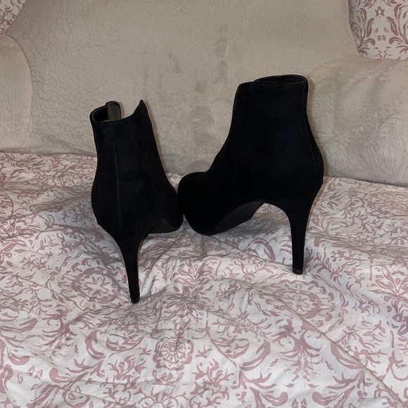 Black high heeled booties - Picture 3 of 5